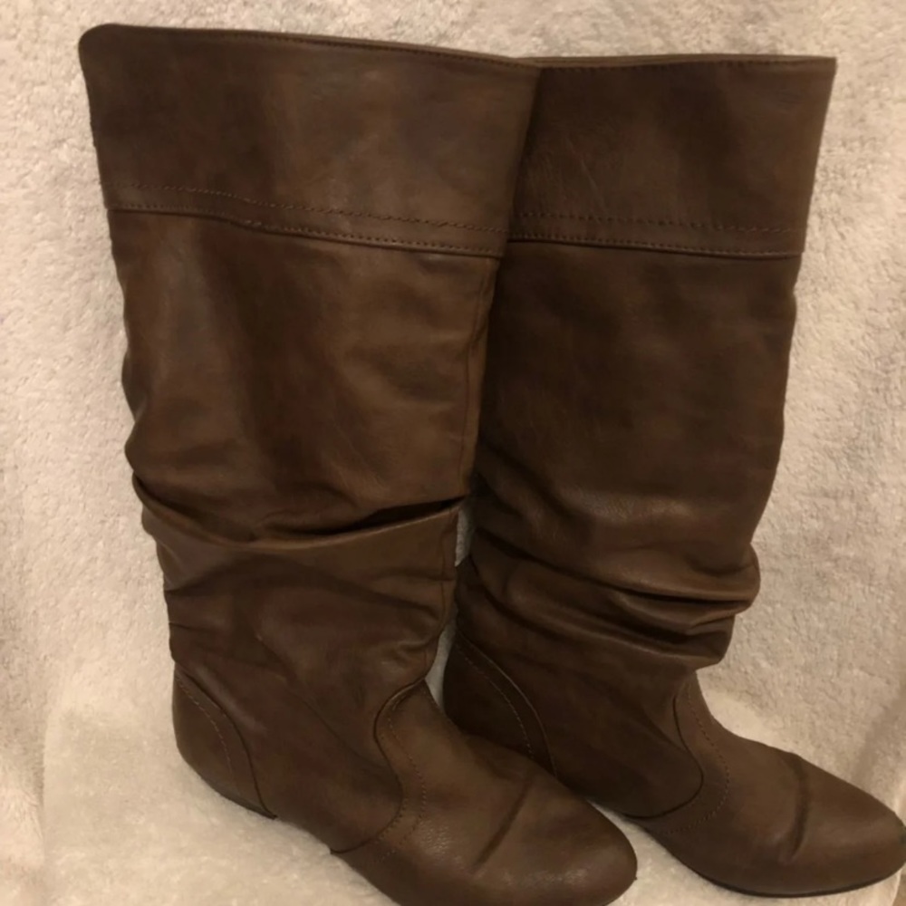 Boots - Picture 7 of 7